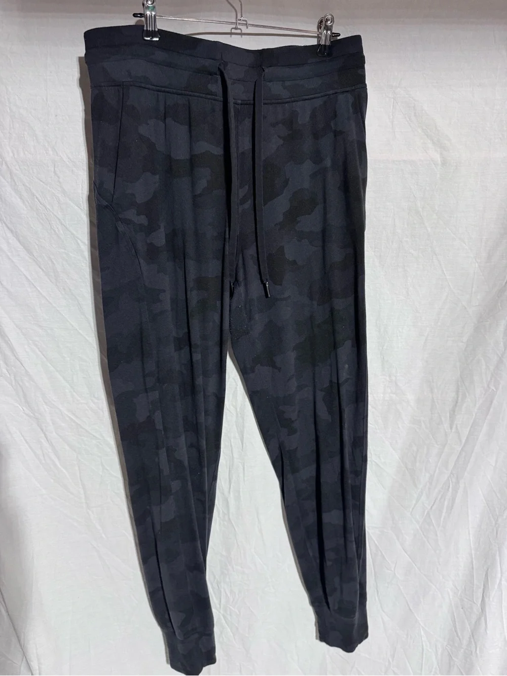 Lululemon camo jogger Size 8